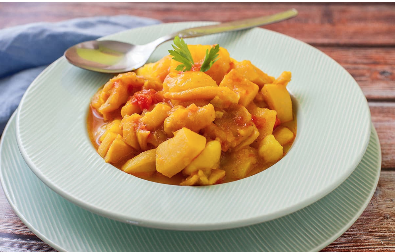 Ensalada de pimientos asados atún y huevo con papas con chocos